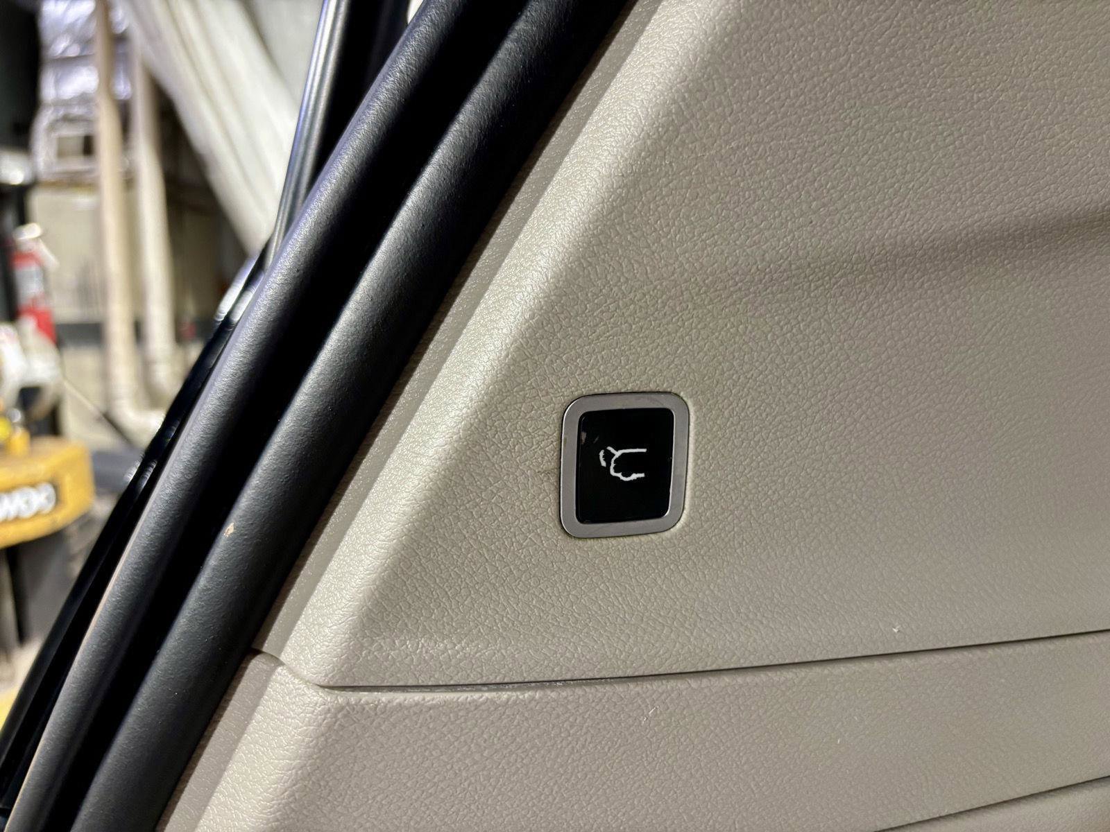 Used 2017 Chrysler Pacifica Limited w/ UConnect Theater Package image 18