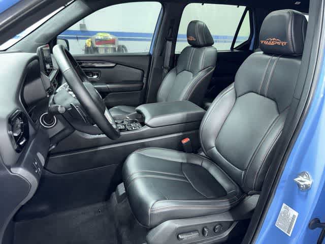 Used 2025 Honda Pilot TrailSport image 15
