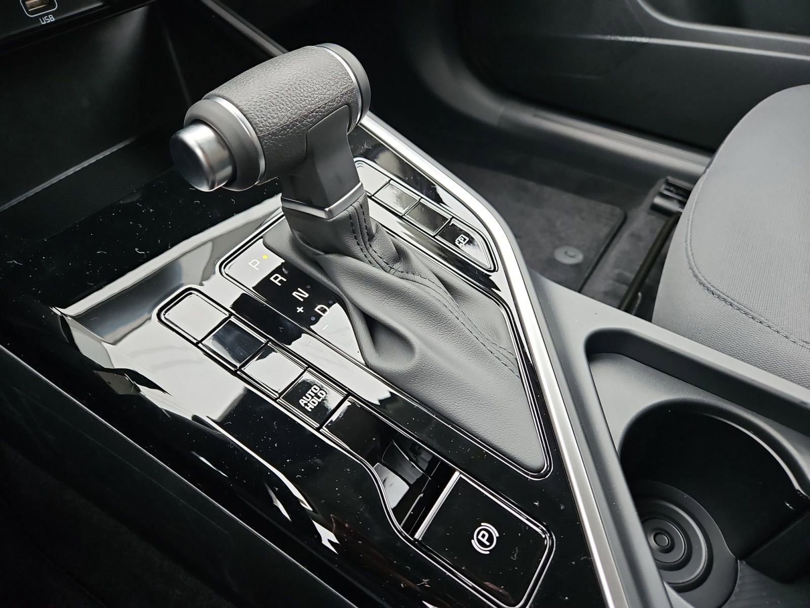 Used 2025 Kia Niro LX image 22