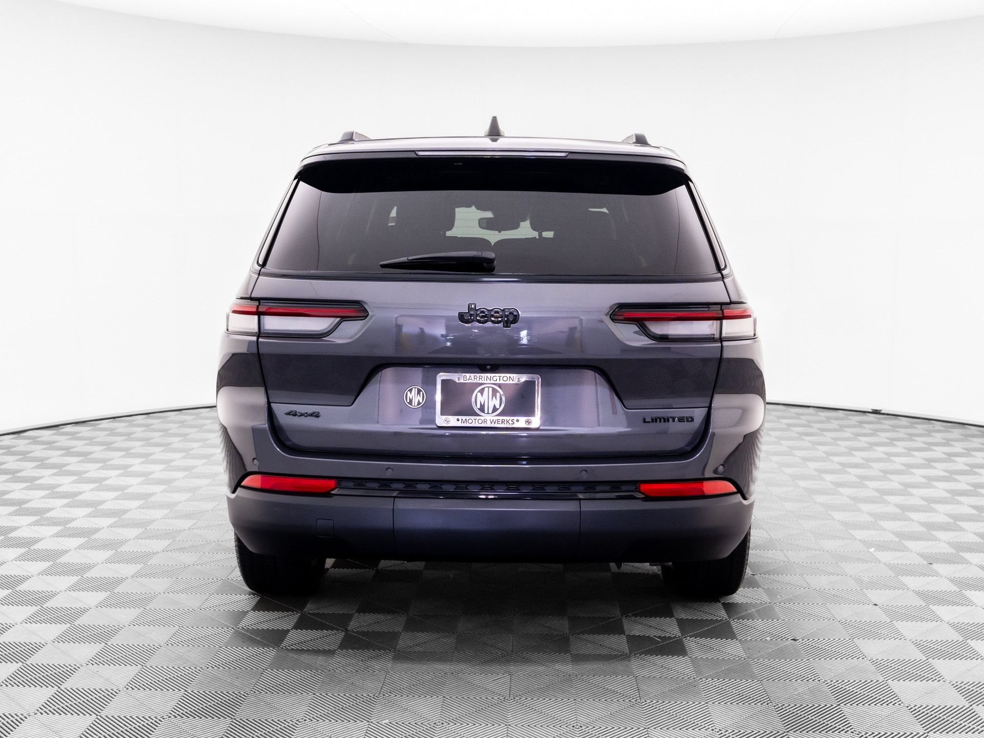 Used 2024 Jeep Grand Cherokee L Limited w/ Black Appearance Package AWD/4WD image 4
