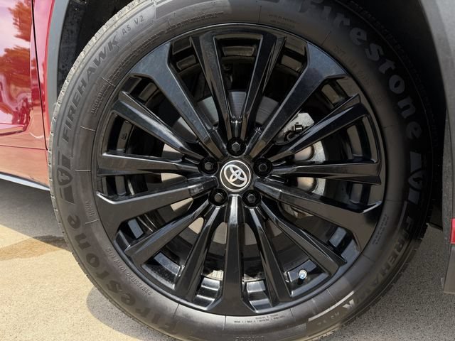 Used 2023 Toyota Highlander XSE FWD image 9