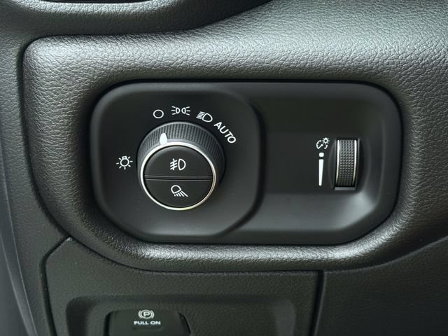 Used 2025 RAM 1500 Warlock AWD/4WD image 31