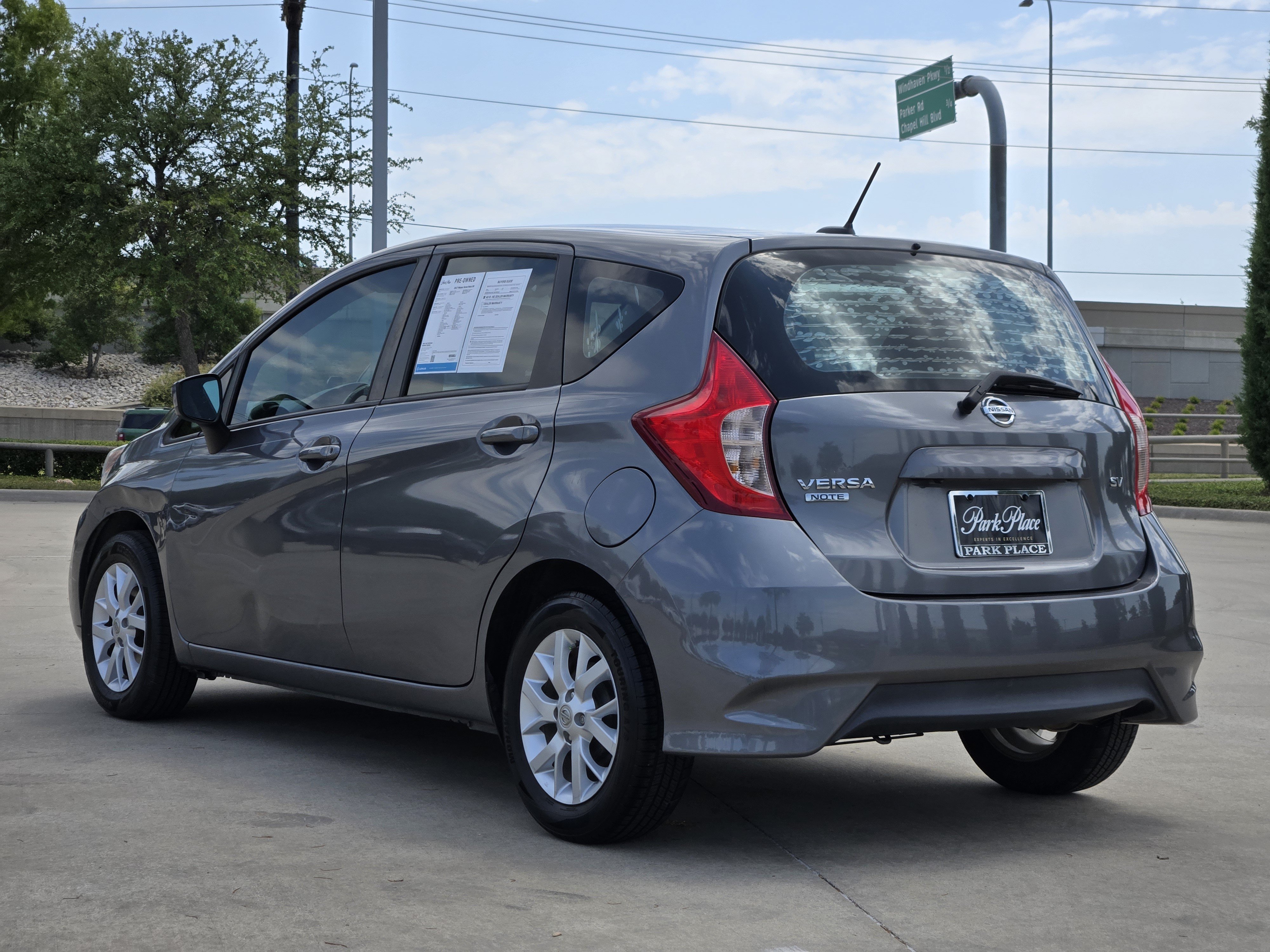 Used 2017 Nissan Versa Note SV w/ SV Appearance Package FWD image 3