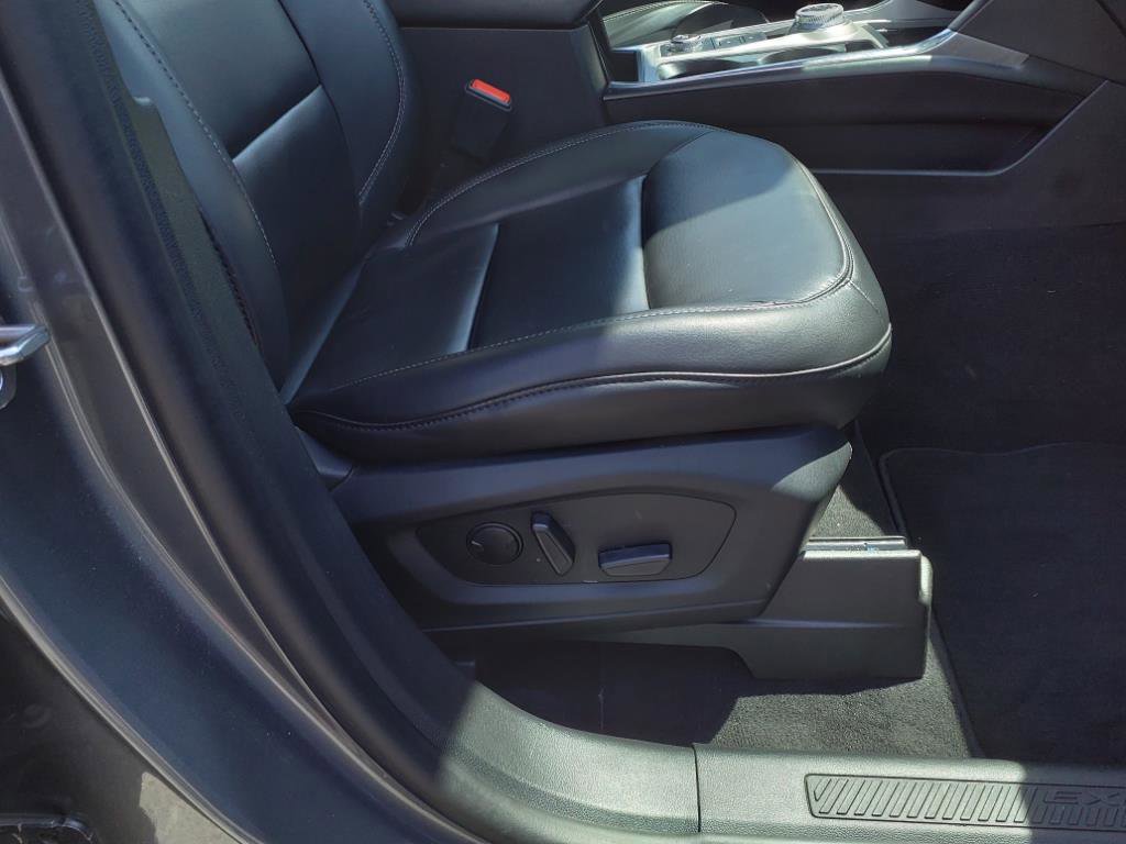 Used 2021 Ford Explorer XLT w/ Equipment Group 202A image 12