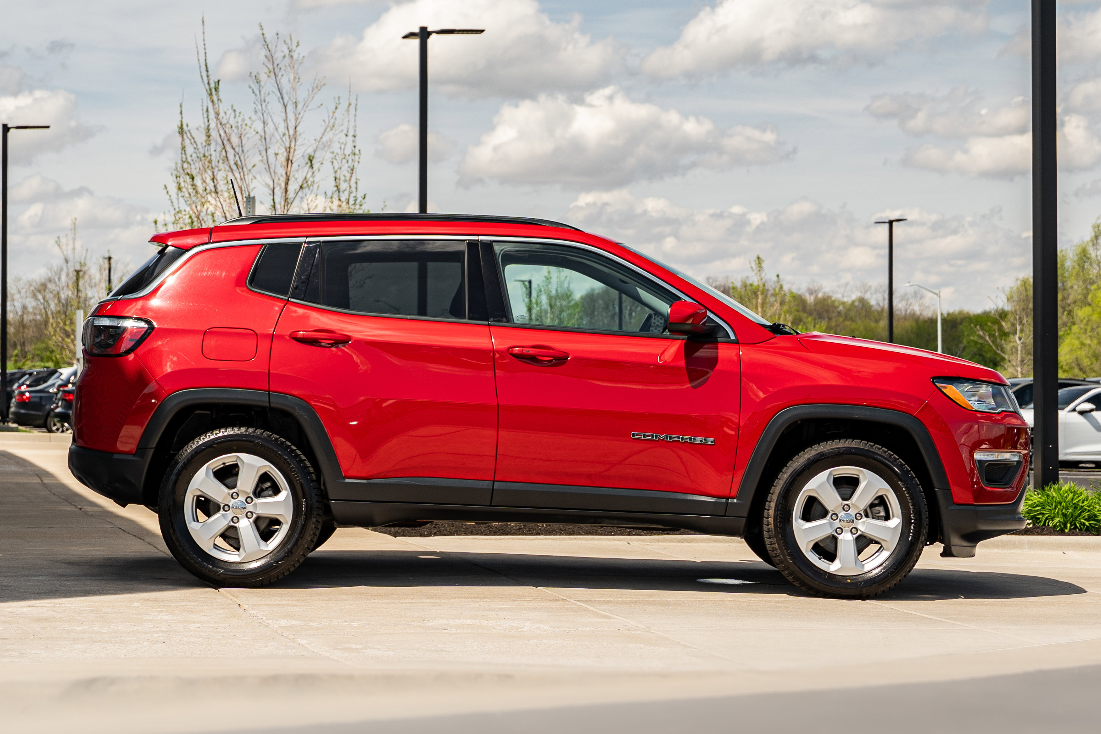 Used 2021 Jeep Compass Latitude w/ Convenience Group AWD/4WD image 3