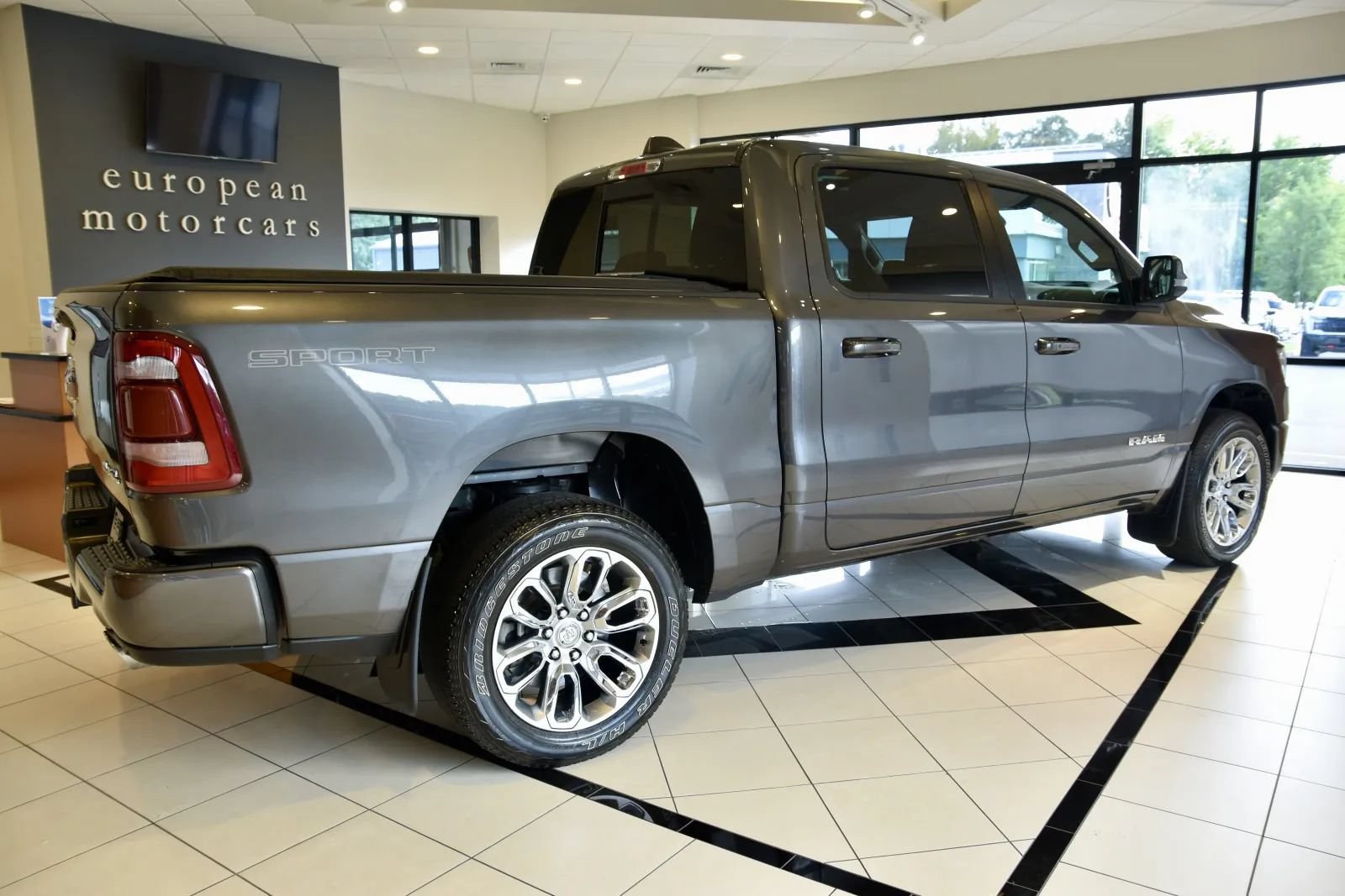 Used 2023 RAM 1500 Laramie AWD/4WD image 7
