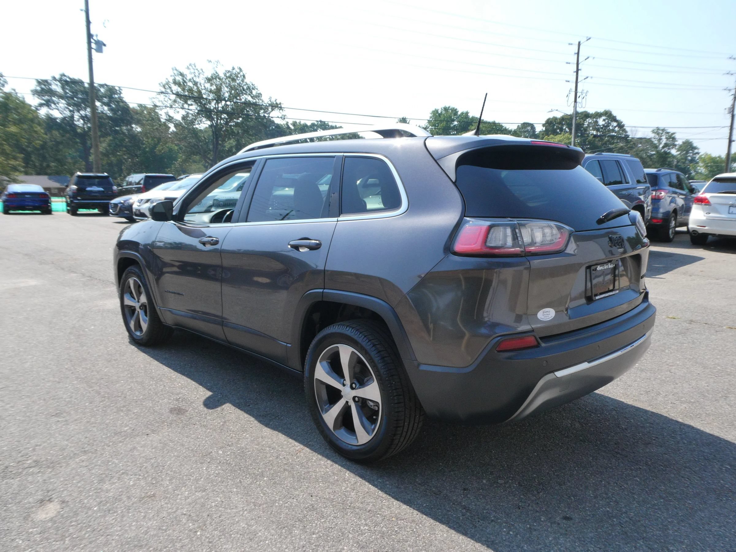 Used 2019 Jeep Cherokee Limited FWD image 8