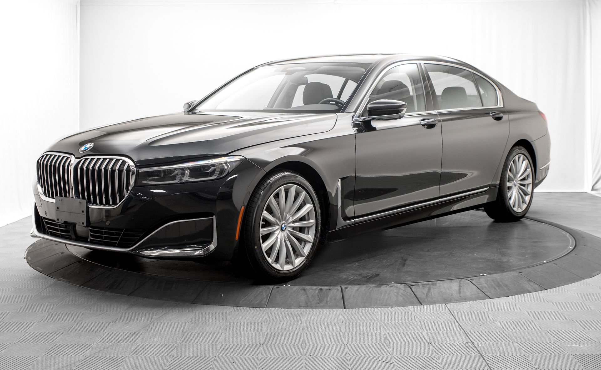 Used 2020 BMW 740i xDrive AWD/4WD image 3