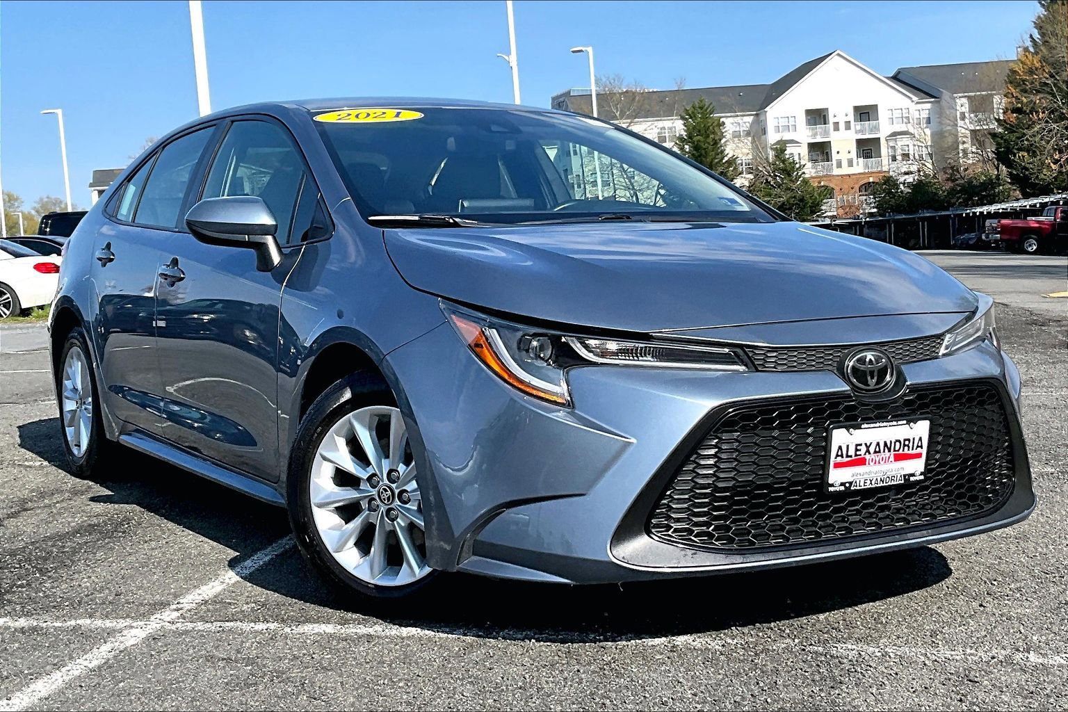 Used 2021 Toyota Corolla LE w/ LE Convenience Package image 2