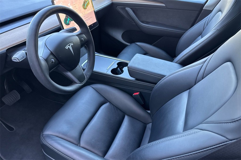Used 2024 Tesla Model Y 2WD image 10