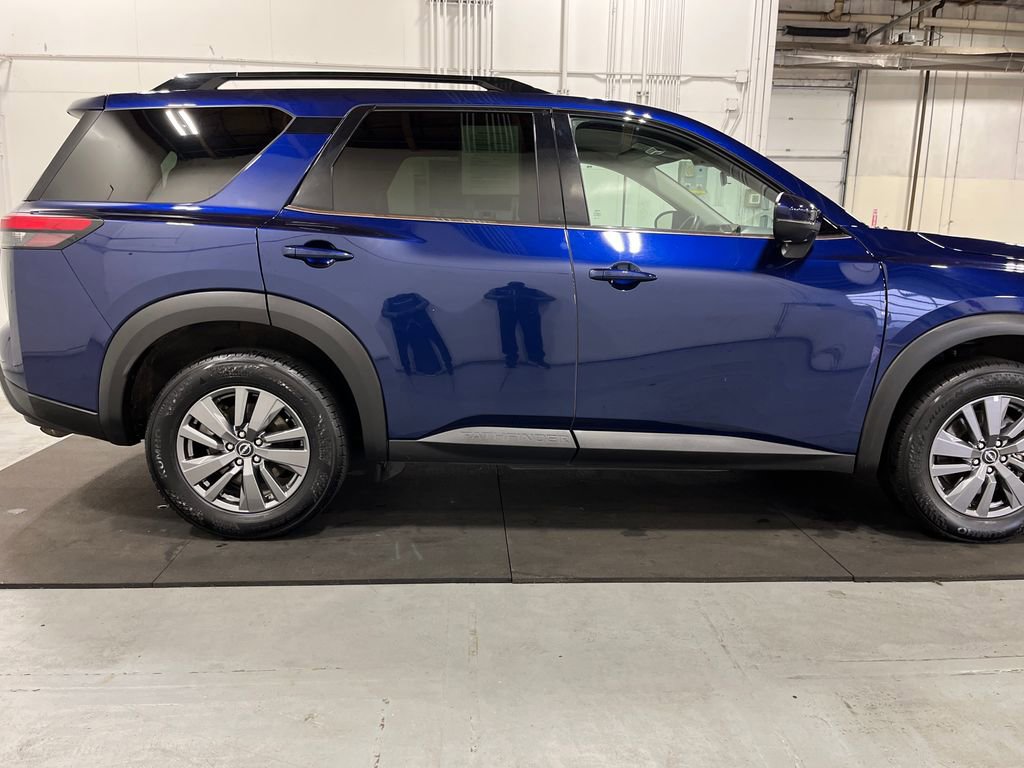 Used 2025 Nissan Pathfinder SV AWD/4WD image 9