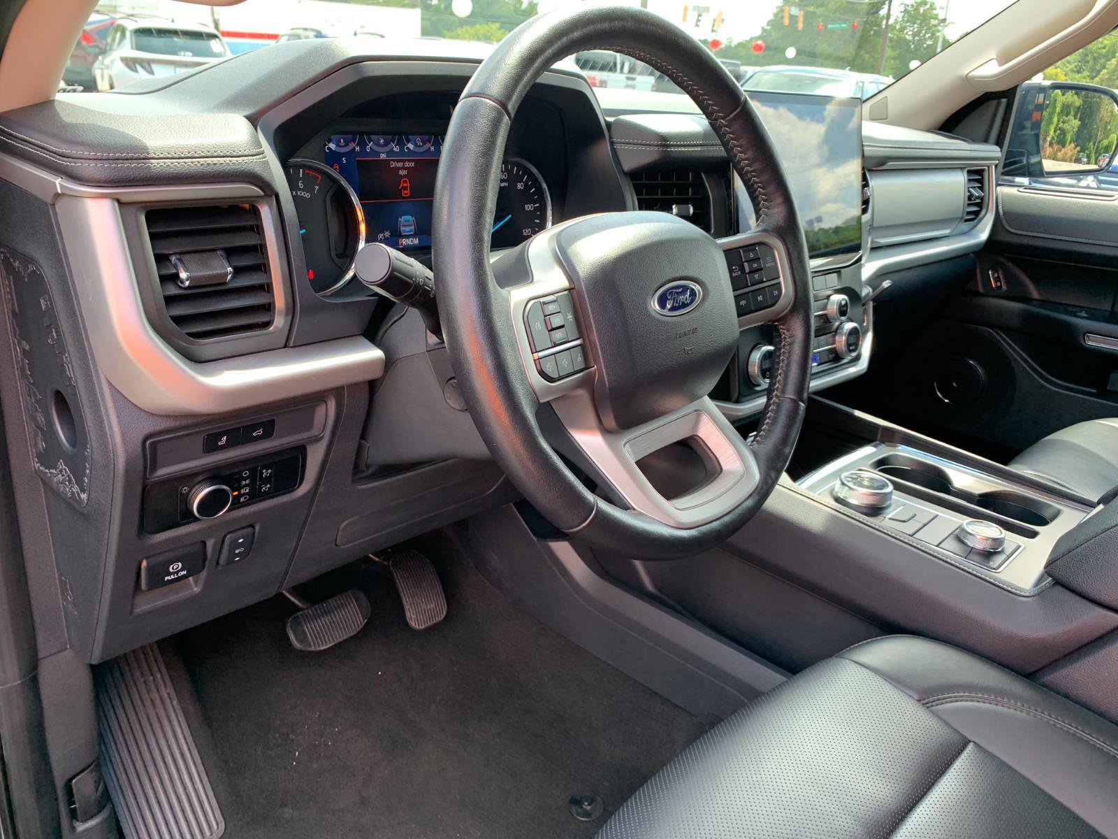 Used 2024 Ford Expedition Max XLT image 15
