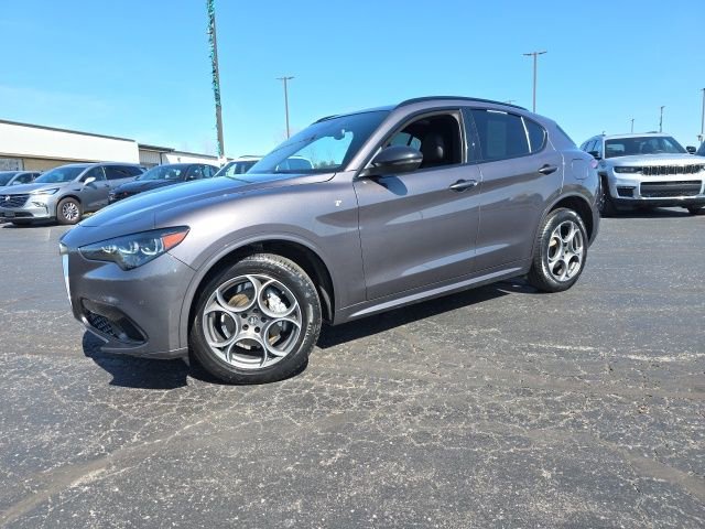 Used 2024 Alfa Romeo Stelvio Ti image 3