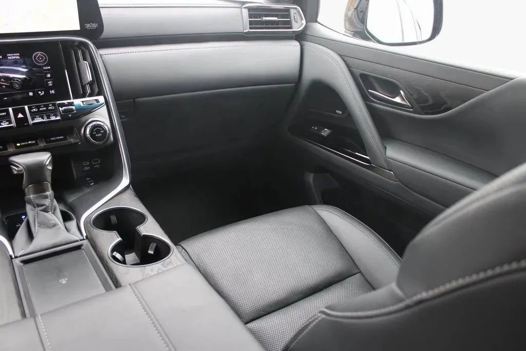 Used 2023 Lexus LX 600 4WD w/ Appearance Package image 32