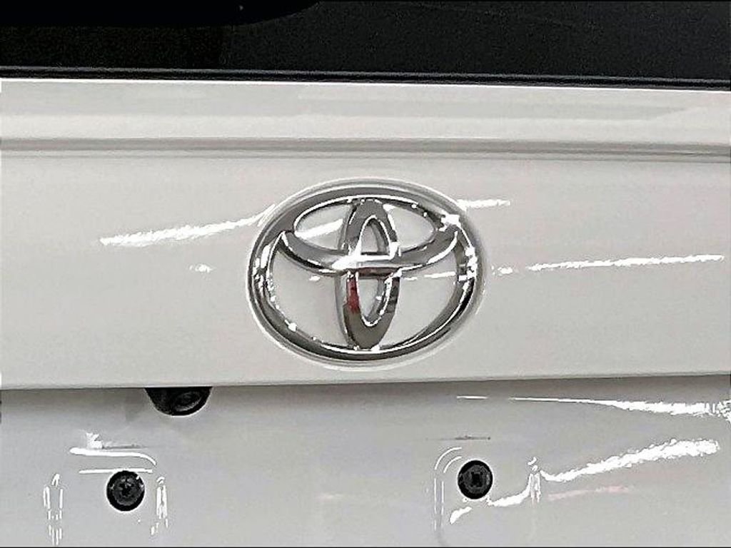 Certified 2022 Toyota RAV4 LE AWD/4WD image 27