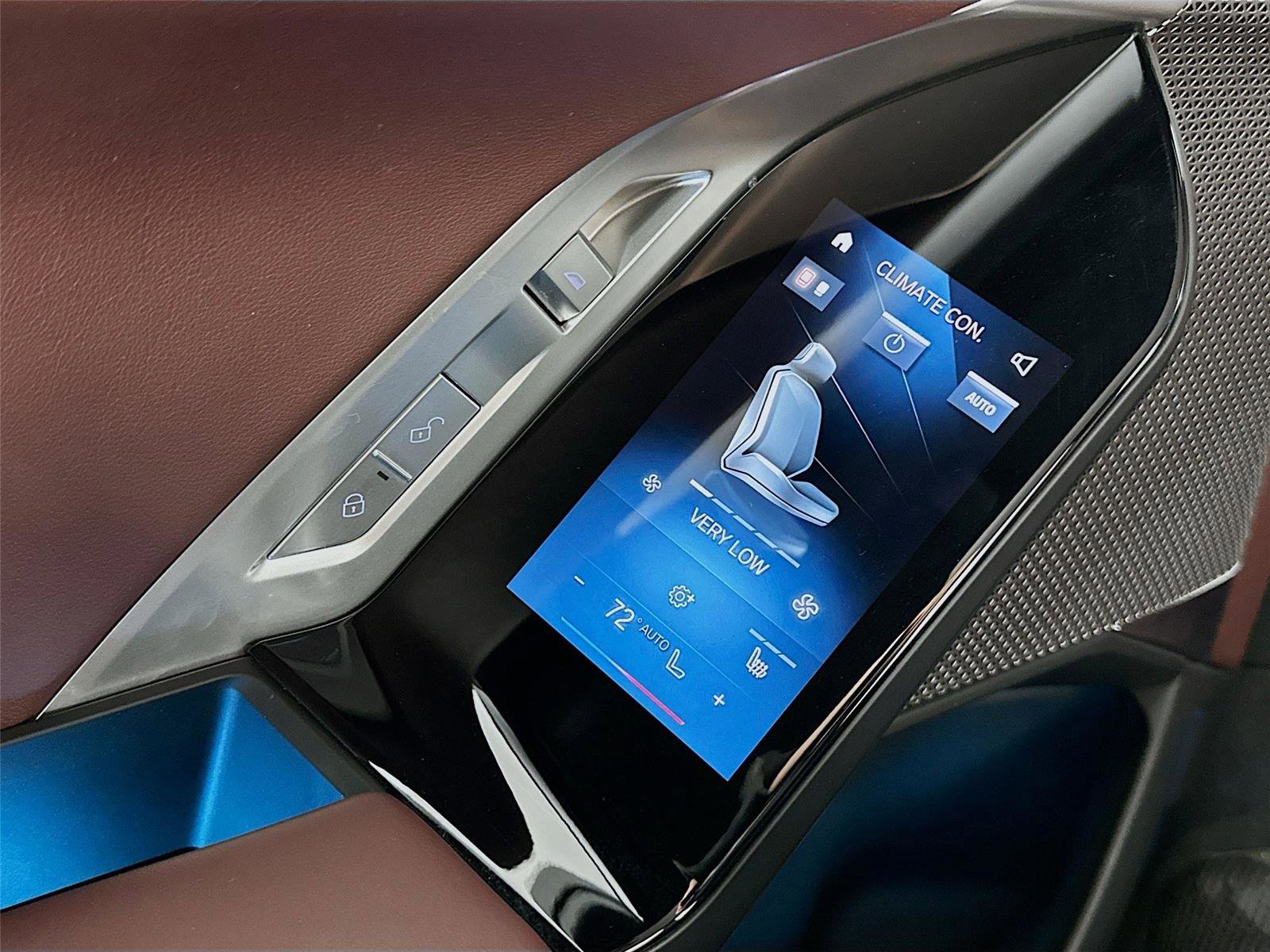 Used 2023 BMW 760i xDrive image 28