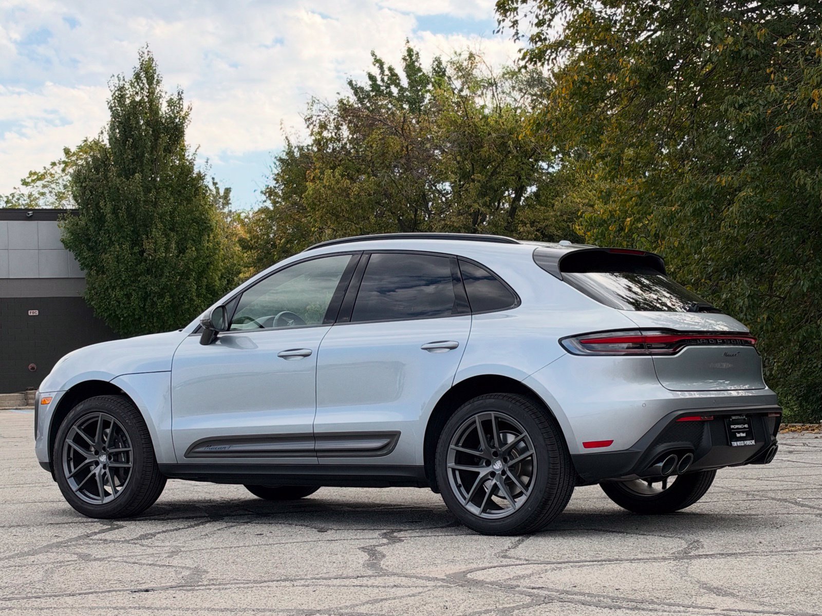 Used 2026 Porsche Macan Turbo AWD/4WD image 3