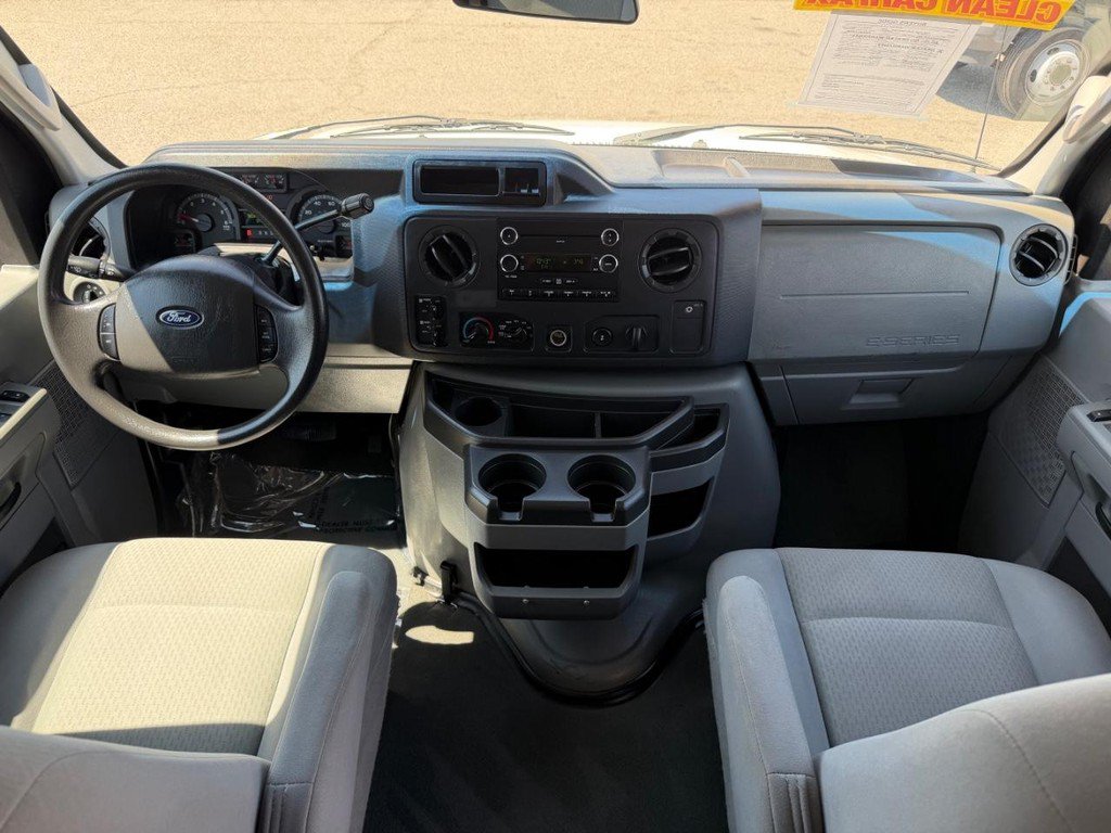 Used 2009 Ford E-350 and Econoline 350 Super Duty Wagon RWD image 23