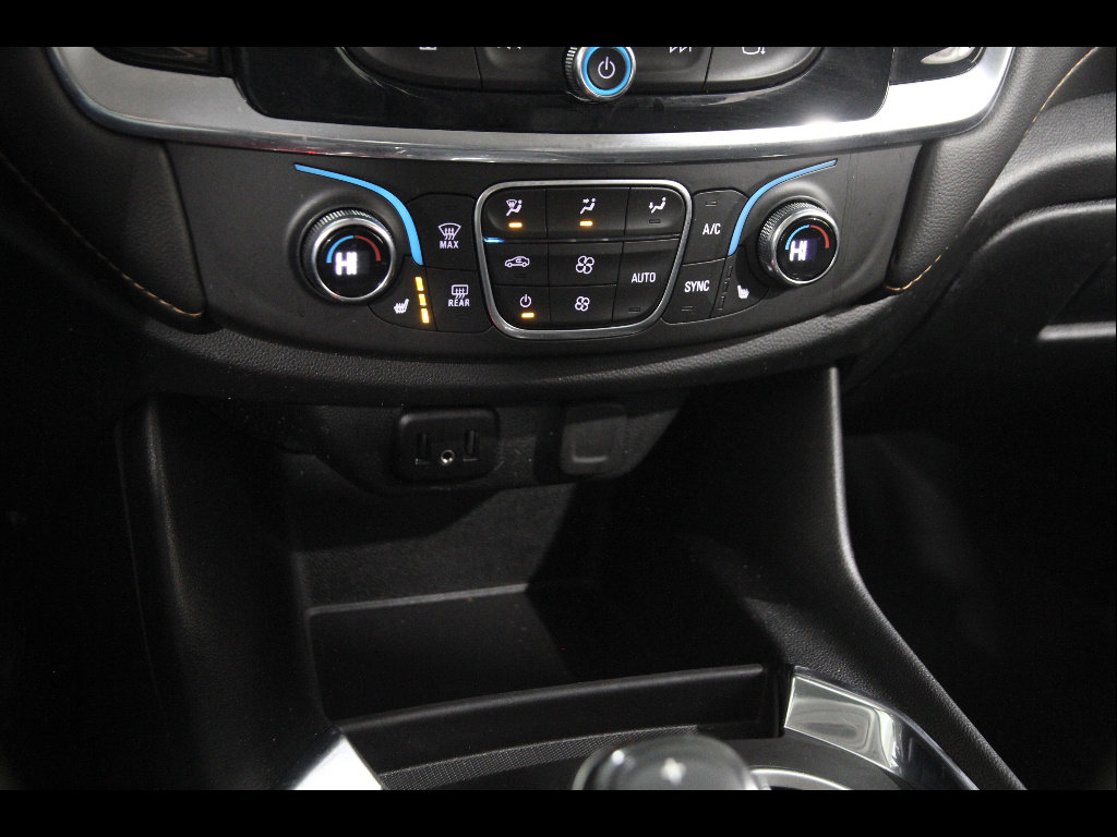 Used 2020 Chevrolet Traverse LT w/ Driver Confidence II Package image 15