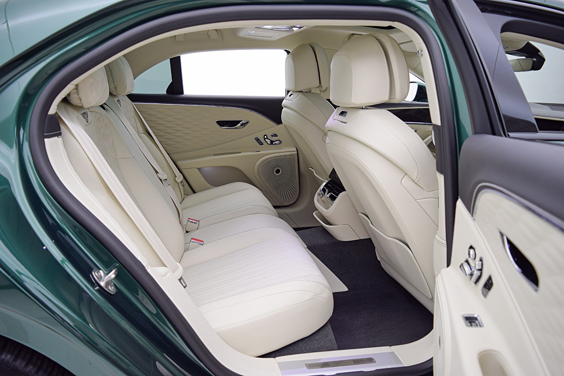 Certified 2022 Bentley Flying Spur V8 AWD/4WD image 30