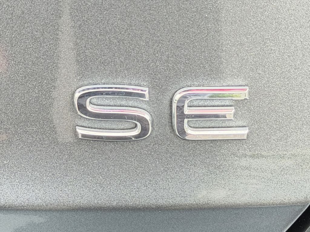 Used 2025 Volkswagen Jetta SE FWD image 32