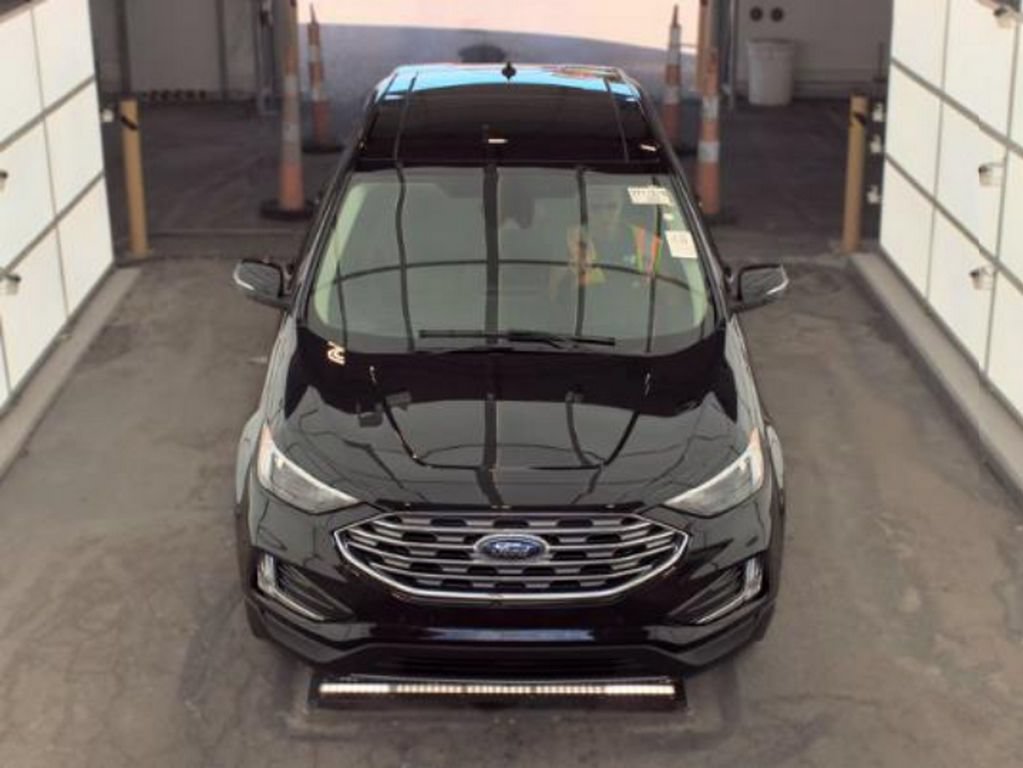 Used 2022 Ford Edge Titanium AWD/4WD image 2