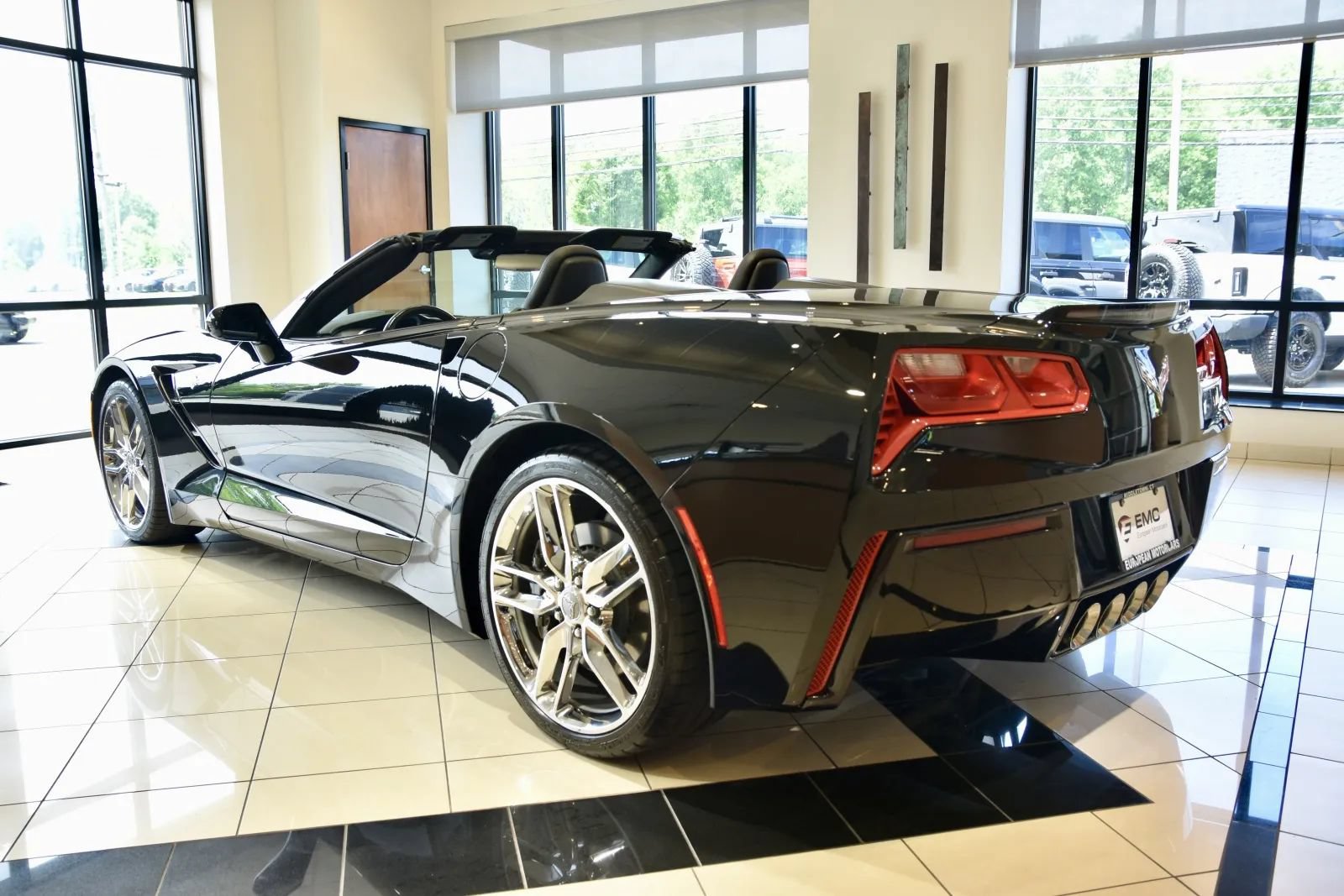 Used 2018 Chevrolet Corvette Stingray Convertible w/ 3LT Preferred Equipment Group RWD image 8