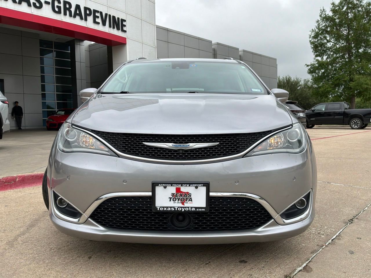 Used 2017 Chrysler Pacifica Touring-L Plus w/ Advanced Safetytec Group image 3