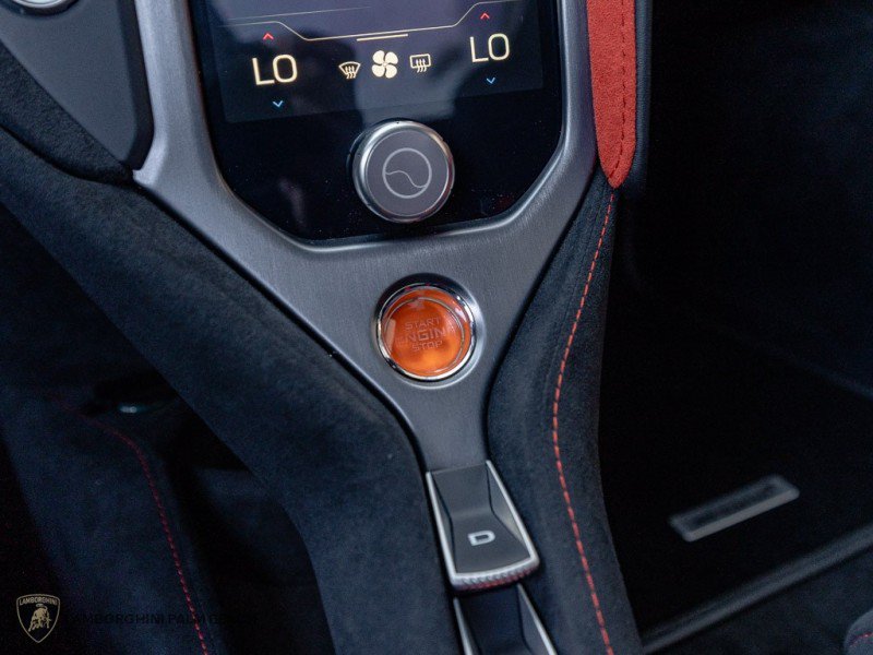 Used 2026 McLaren 750S RWD image 21