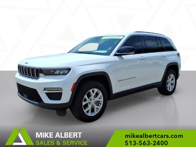 Used 2023 Jeep Grand Cherokee Limited w/ Luxury Tech Group II AWD/4WD image 3