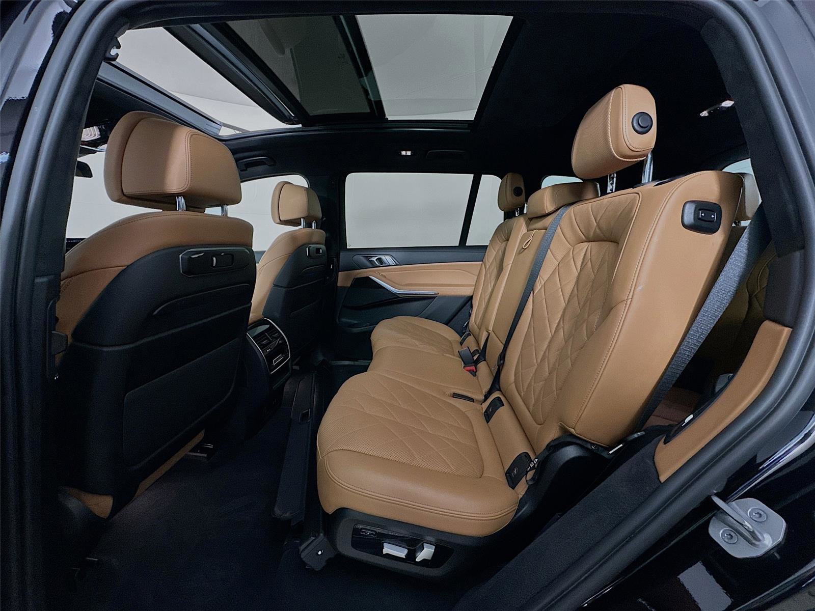 Used 2023 BMW X7 xDrive40i w/ M Sport Package image 25