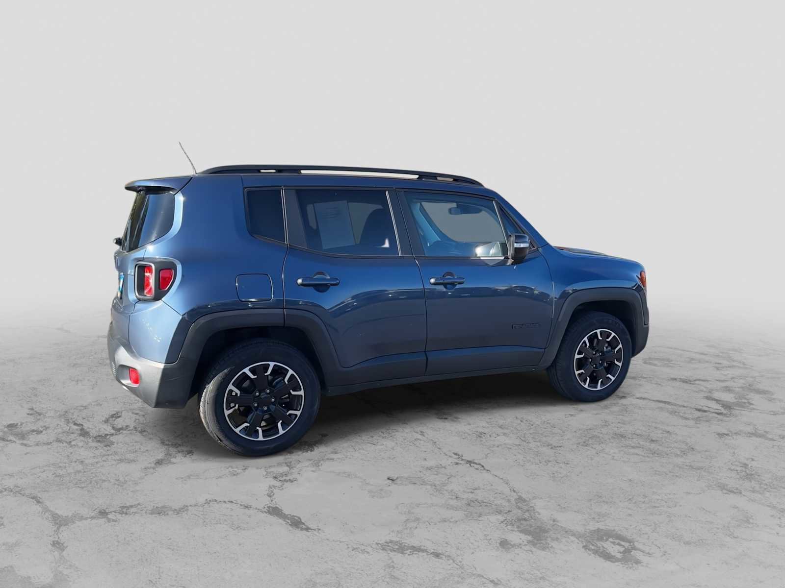 Used 2023 Jeep Renegade Latitude image 9