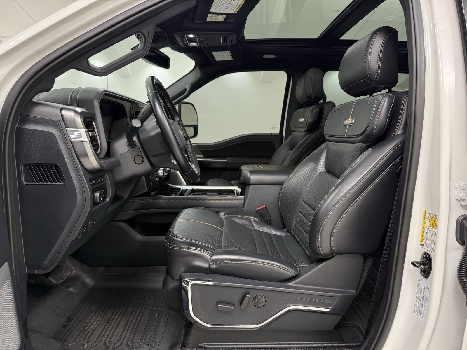 Used 2023 Ford F450 Platinum image 20