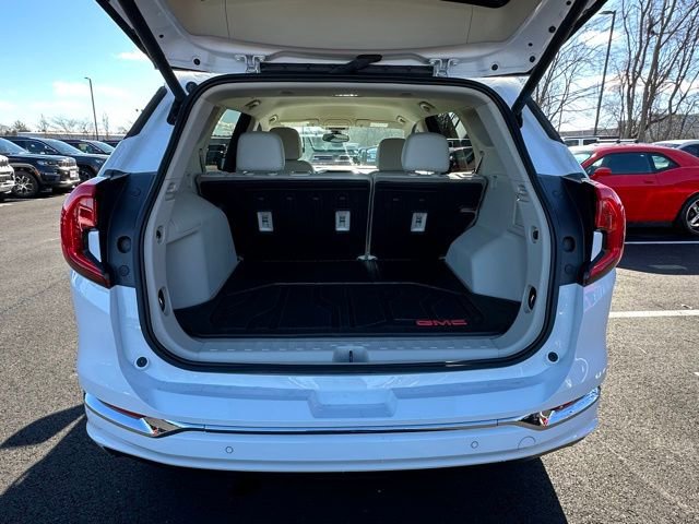 Used 2024 GMC Terrain Denali w/ Denali Premium Package image 6