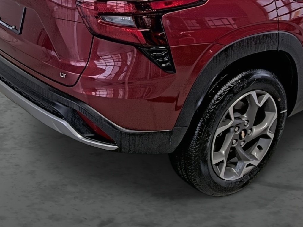 Used 2025 Chevrolet Trax LT w/ Driver Confidence Package FWD image 13