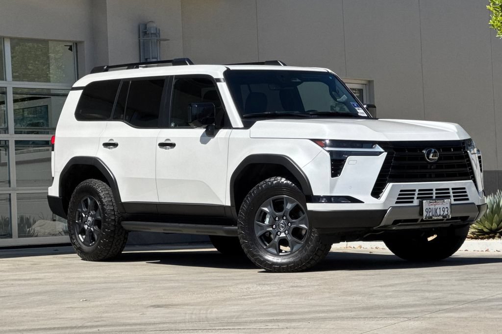 Used 2024 Lexus GX 550 AWD/4WD image 2