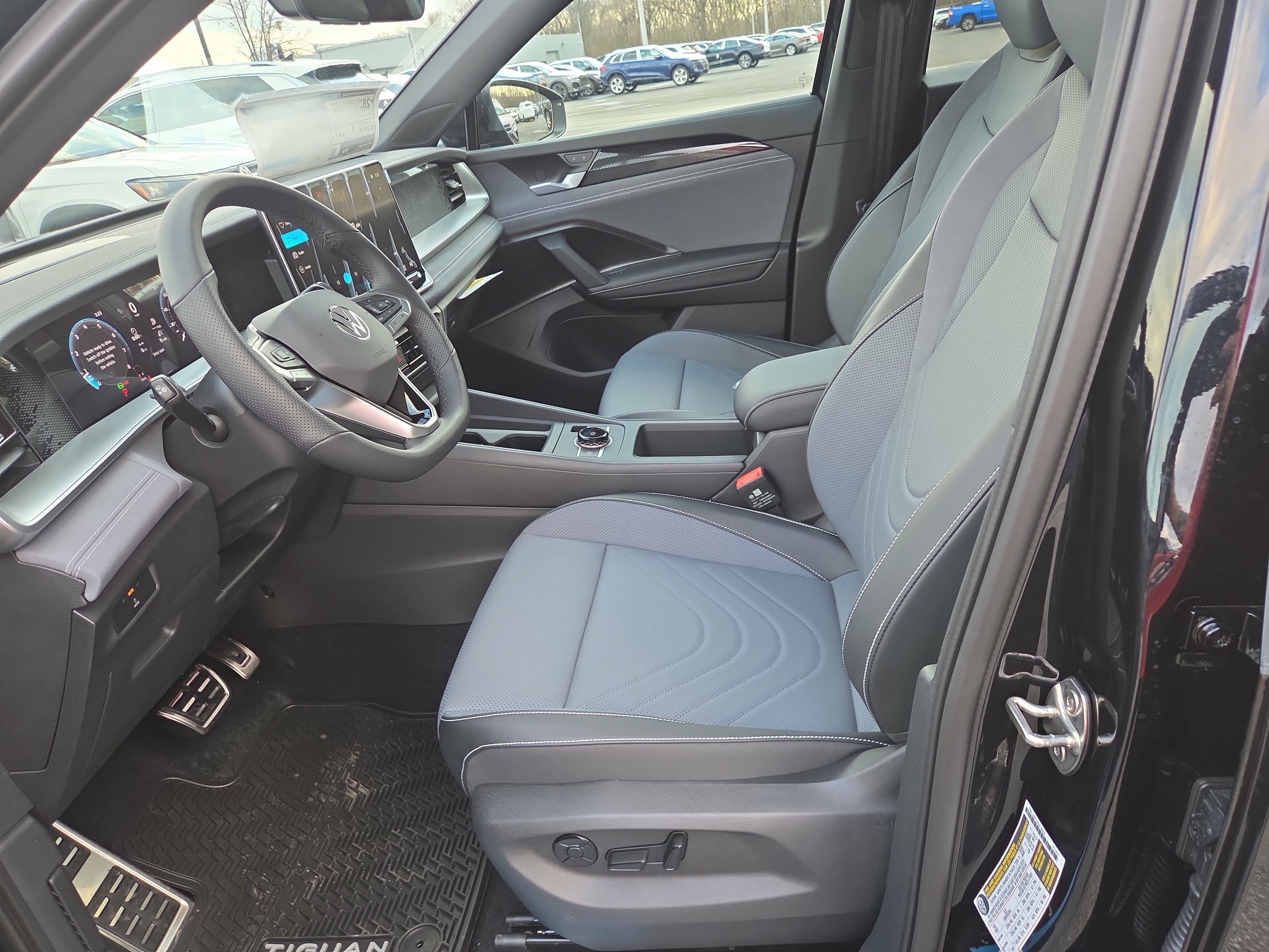 New 2026 Volkswagen Tiguan SE R-Line image 4
