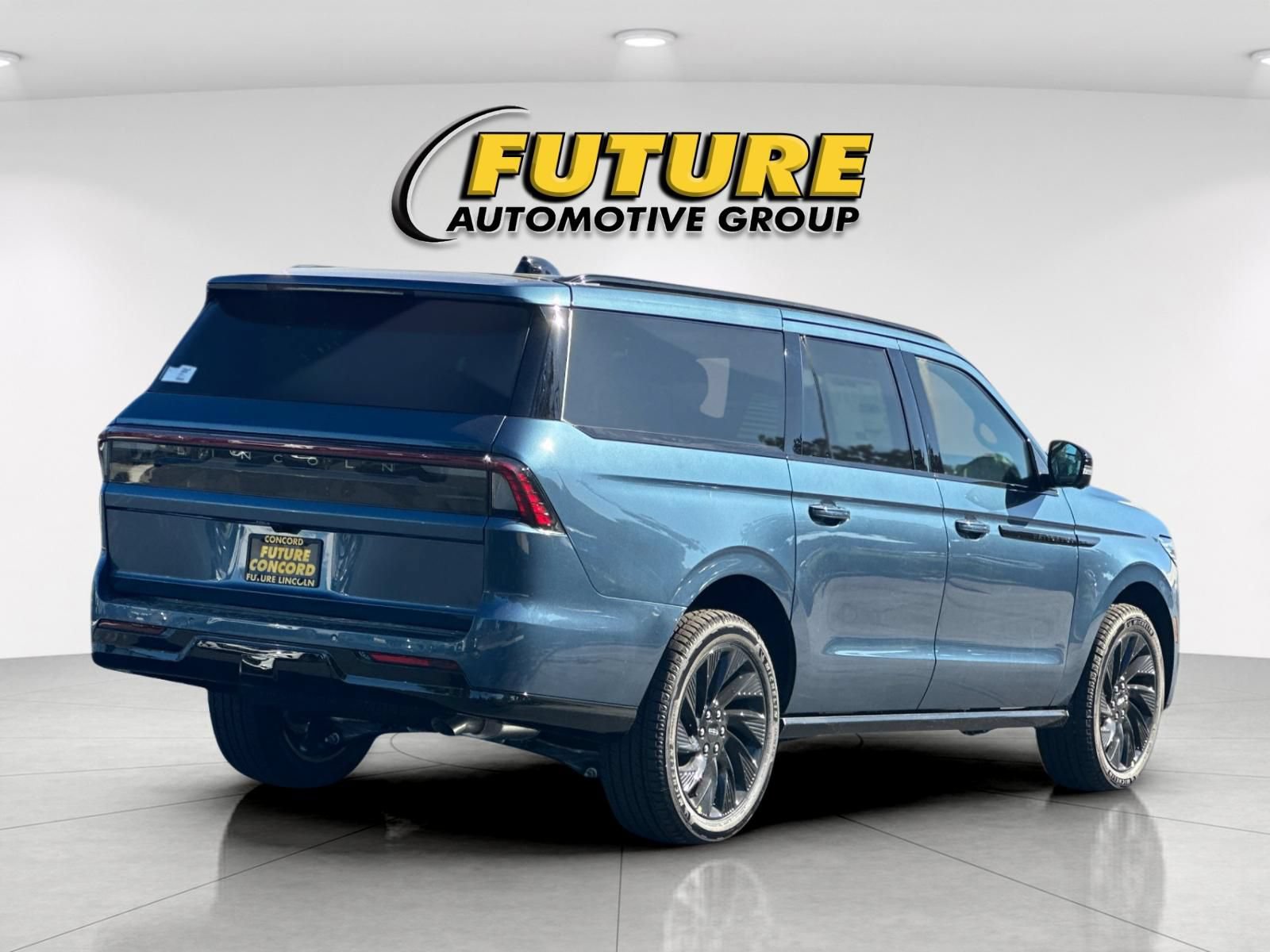 New 2027 Lincoln Navigator L Reserve w/ Jet Appearance Package AWD/4WD image 3