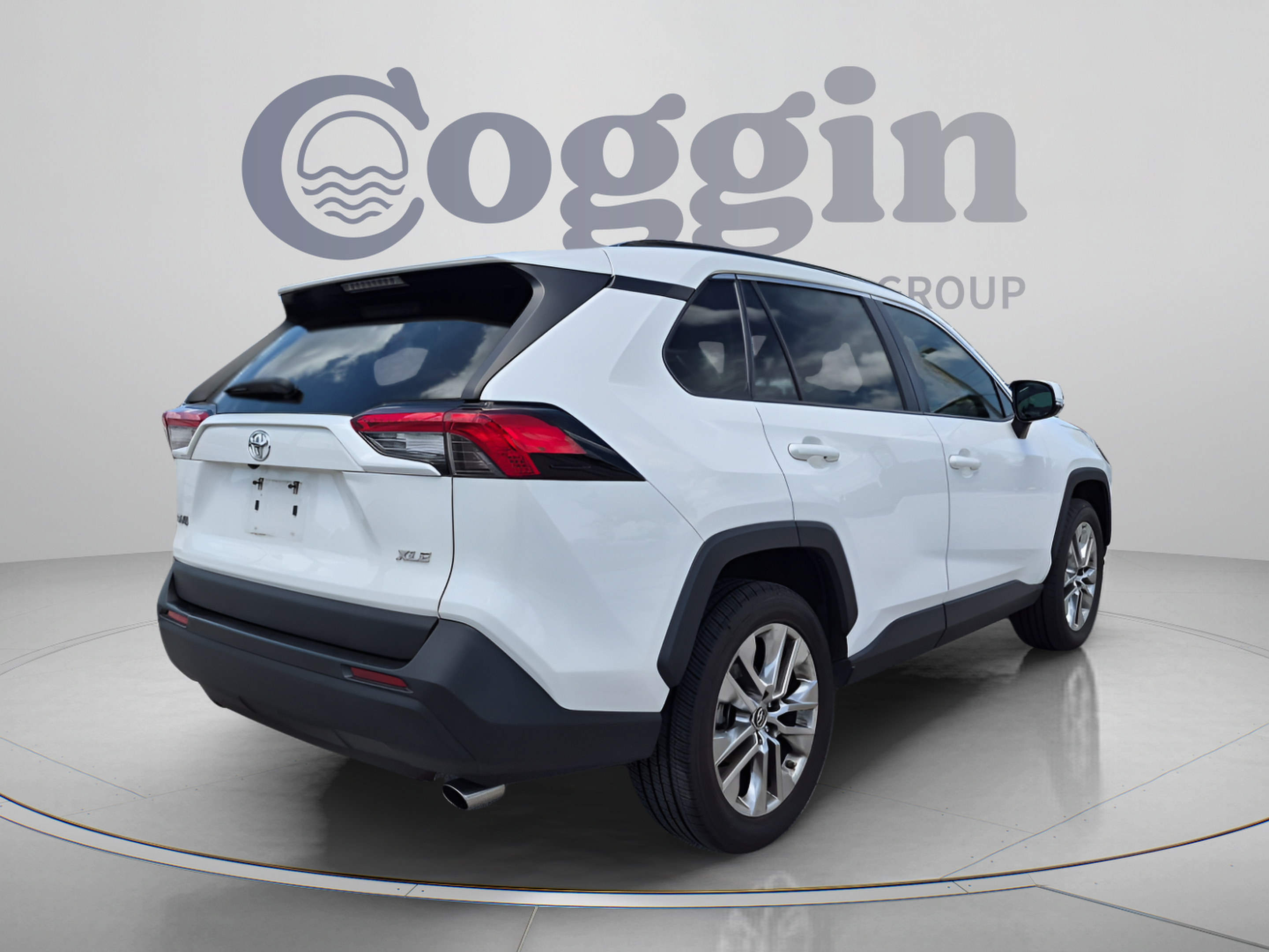 Used 2019 Toyota RAV4 XLE Premium FWD image 6