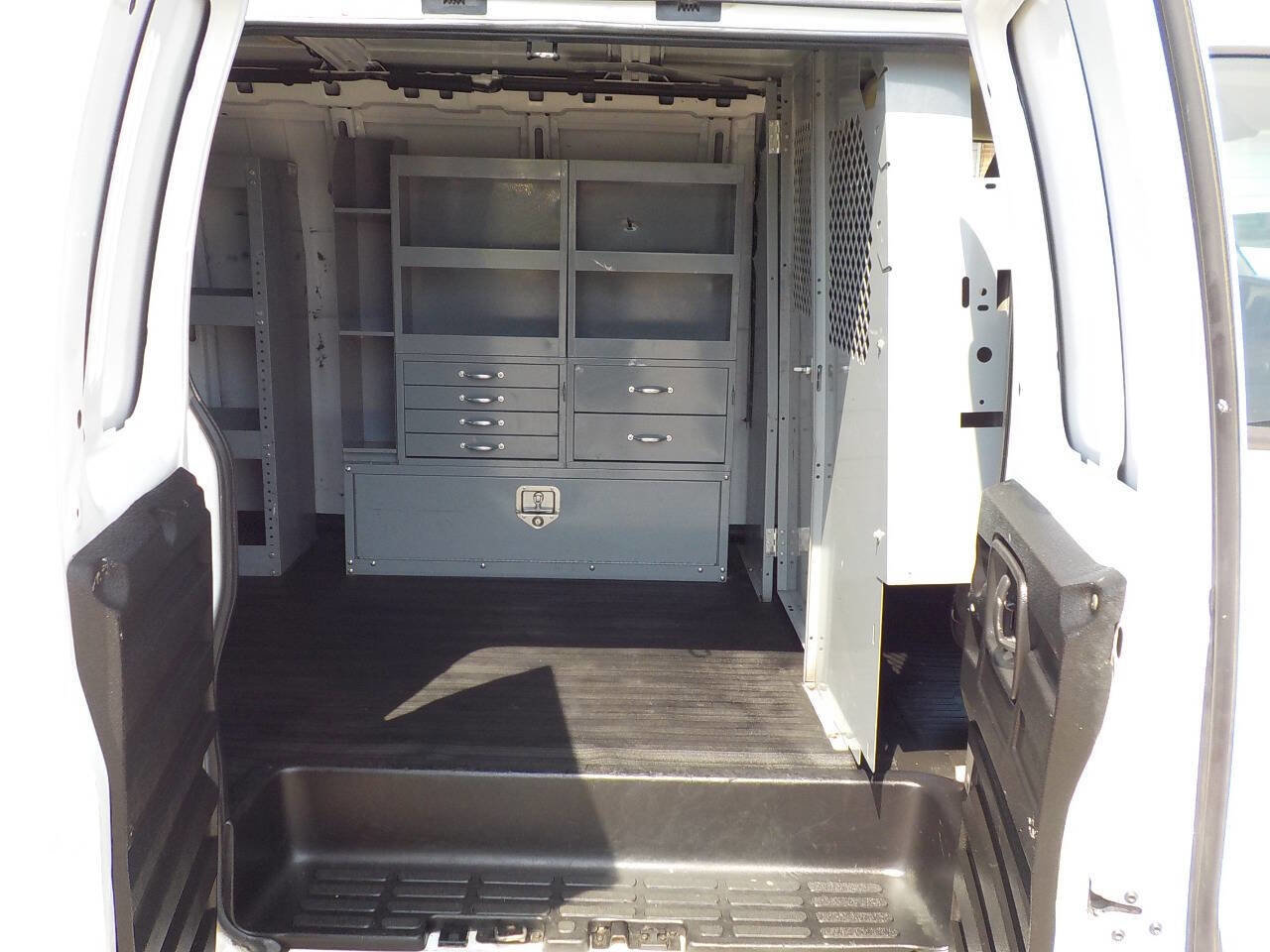 Used 2020 Chevrolet Express 2500 Extended w/ Driver Convenience Package RWD image 23