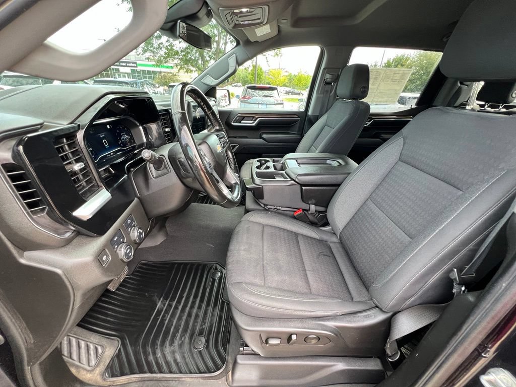 Used 2023 Chevrolet Silverado 1500 LT AWD/4WD image 18