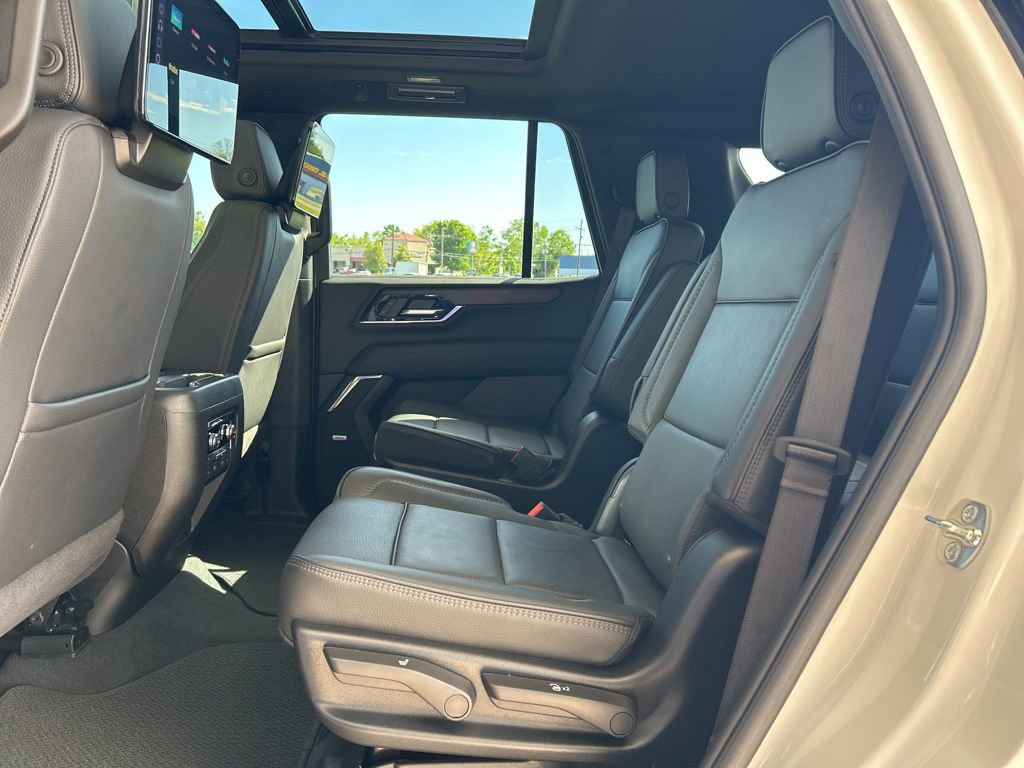 Used 2025 GMC Yukon Denali w/ Denali Reserve Package image 9