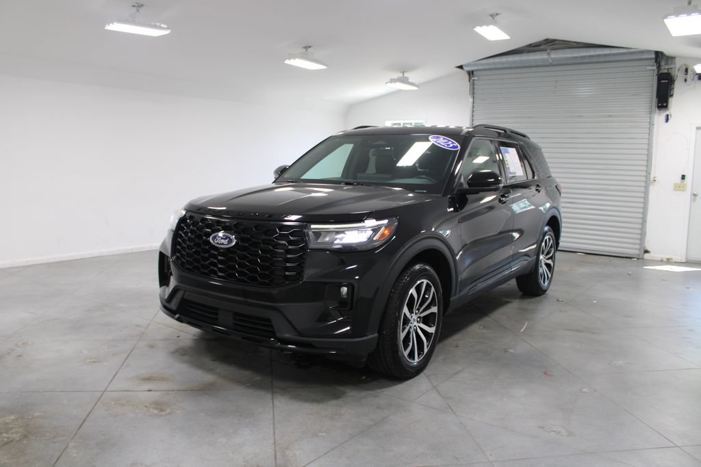 Used 2025 Ford Explorer ST-Line AWD/4WD image 4