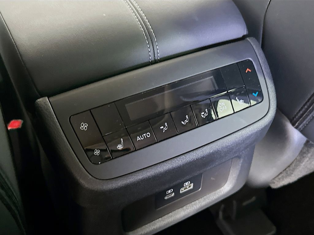 Certified 2025 Nissan Pathfinder SL w/ SL Premium Package image 36