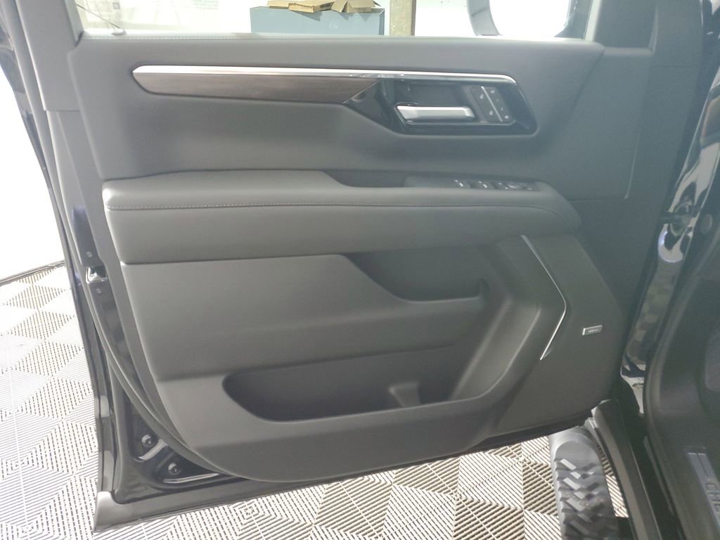 New 2026 Chevrolet Suburban Z71 w/ Comfort Package image 28