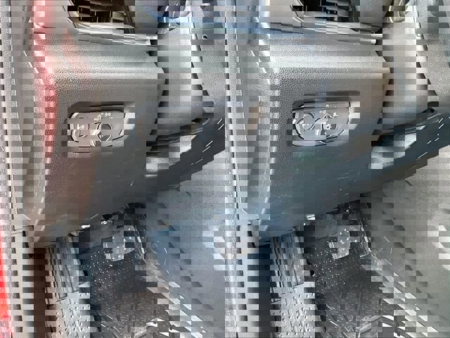 Used 2023 Chevrolet Traverse LT image 31