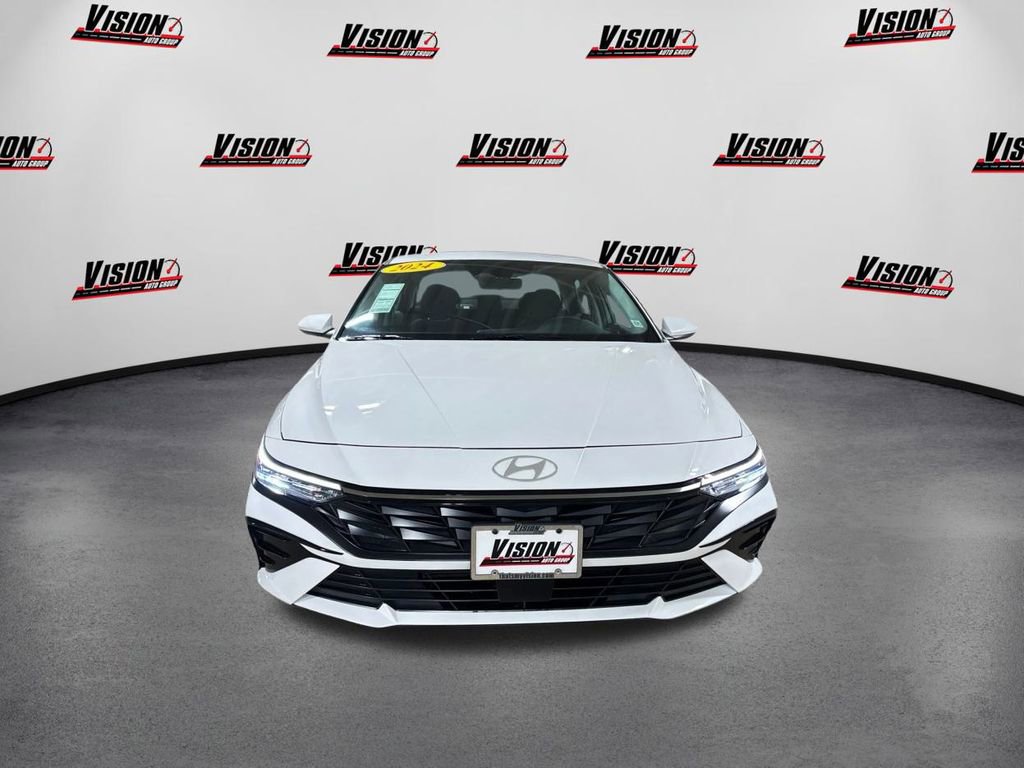 Used 2024 Hyundai Elantra SEL w/ Convenience Package image 2