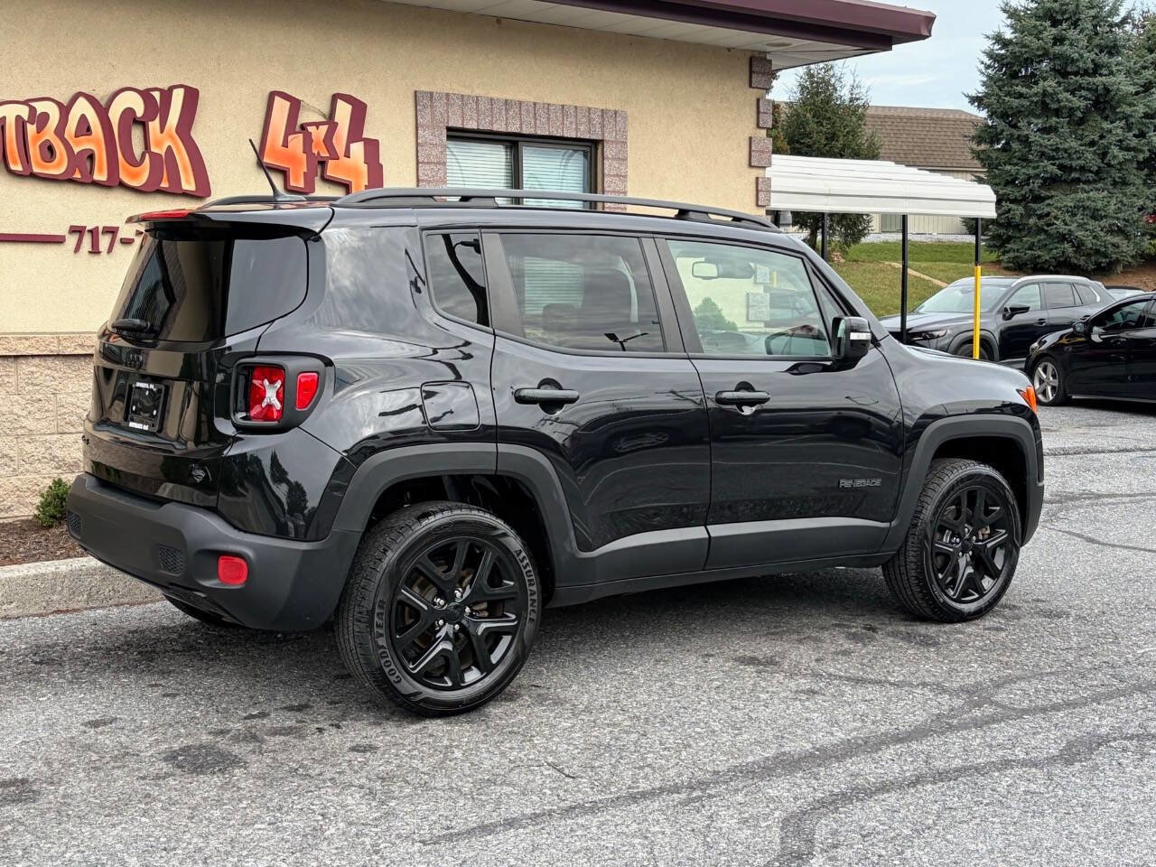 Used 2016 Jeep Renegade Latitude image 2