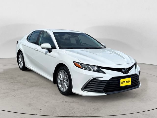 Used 2022 Toyota Camry LE FWD image 3
