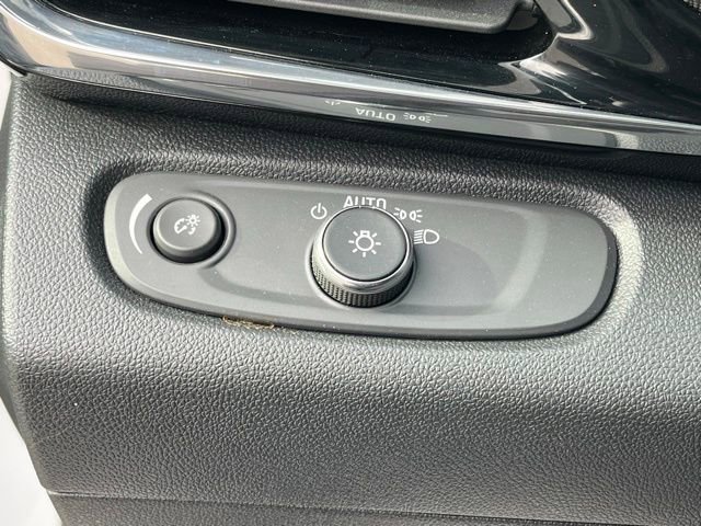 Used 2025 Buick Envista Sport Touring image 19